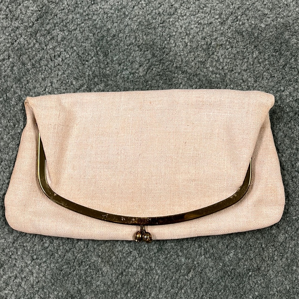 Vintage 1950s-60s cream/ivory linen clutch purse with brass-colored clasp